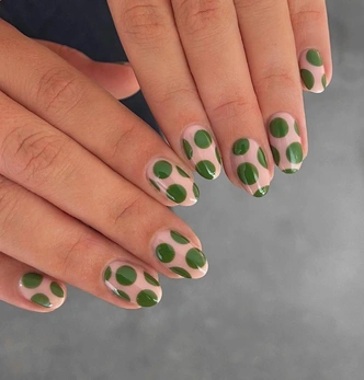 Polka dot nails: главный маникюр весны 2025, который уже стал вирусным