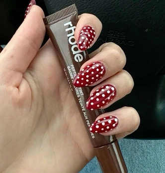 Polka dot nails: главный маникюр весны 2025, который уже стал вирусным