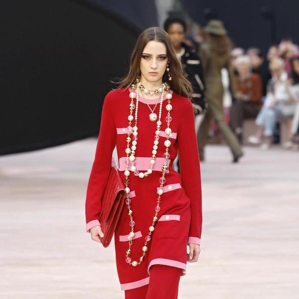 10 самых красивых образов с показа Chanel в Париже: как это было