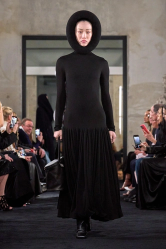 Bubble dress — хит 2025 года: где найти такое платье и с чем его сочетать