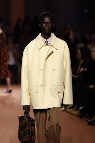 Butter yellow, baby blue, cherry red: с какими цветами идеально сочетаются главные оттенки 2025 года