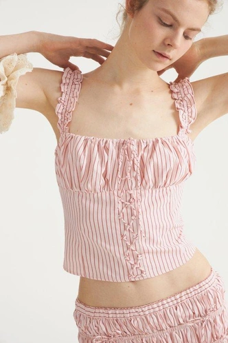 Где купить milkmaid top — любимый топ Хейли Бибер и тренд лета 2025