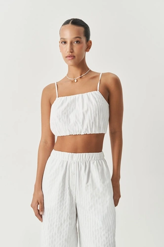 Где купить milkmaid top — любимый топ Хейли Бибер и тренд лета 2025