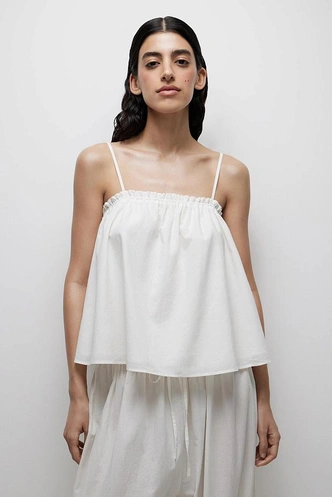 Где купить milkmaid top — любимый топ Хейли Бибер и тренд лета 2025