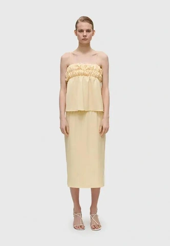 Где купить milkmaid top — любимый топ Хейли Бибер и тренд лета 2025