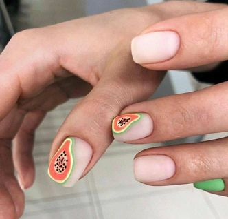 Маникюр с привкусом тропиков: теперь все повторяют papaya nails