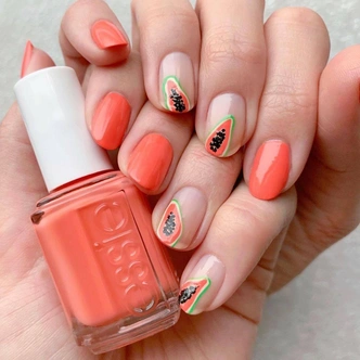 Маникюр с привкусом тропиков: теперь все повторяют papaya nails