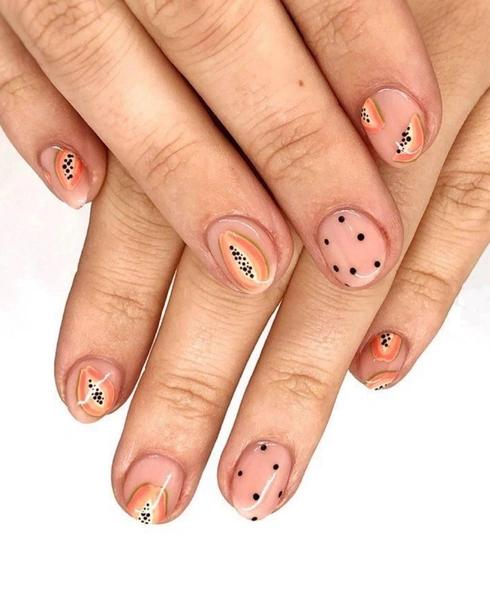 Маникюр с привкусом тропиков: теперь все повторяют papaya nails
