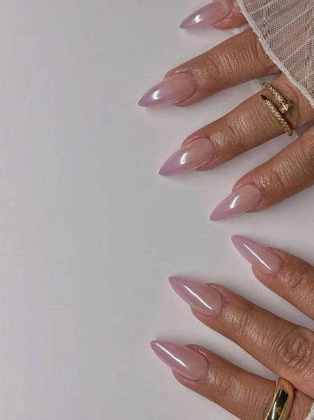 От нюда до тропиков и лазури: как летом 2025 модно носить chrome nails