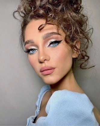 Baby blue: самый эффектный макияж лета, который не прощает ошибок