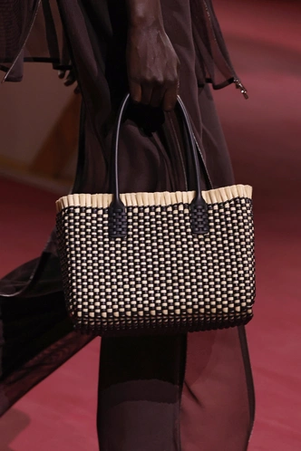 Не только Longchamp: 5 сумок, в которые поместится вся жизнь