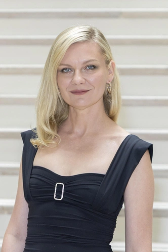 Самые красивые гостьи показа Chanel — голосуйте!