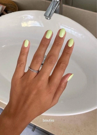 White grape nails — свежий маникюр в главном цвете лета