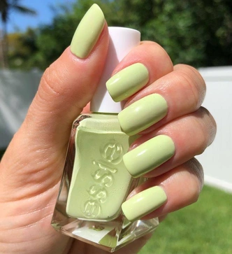 White grape nails — свежий маникюр в главном цвете лета