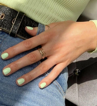 White grape nails — свежий маникюр в главном цвете лета