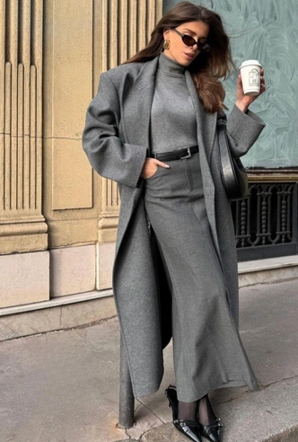 Хит показов Saint Laurent и Miu Miu — пальто с широкой линией плеч. Как его носить?
