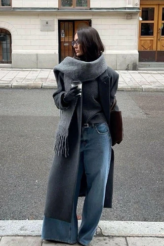 Хит показов Saint Laurent и Miu Miu — пальто с широкой линией плеч. Как его носить?