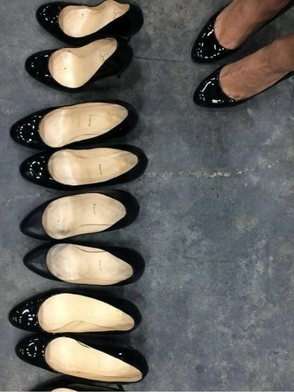 Красная подошва возвращается: как зумеры возродили культ Louboutins