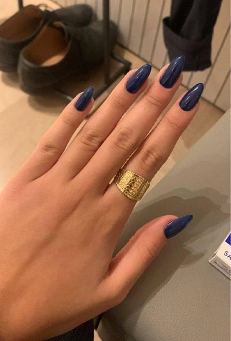 Ногти цвета navy blue — идеальный выбор на 1 сентября и начало осени
