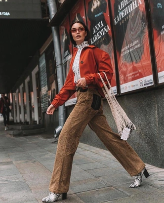 Paint the town red: как носить красный макинтош — главную покупку осени 2025