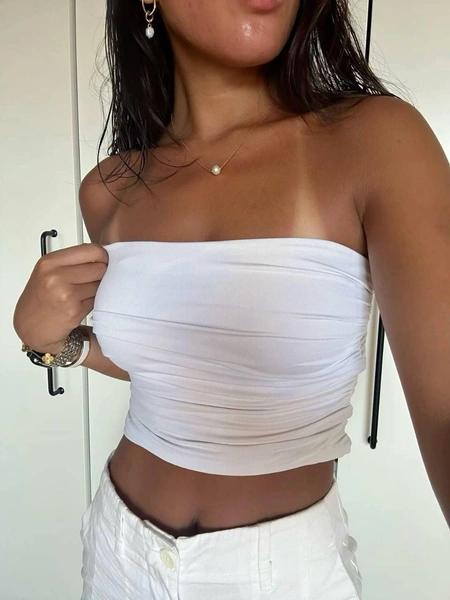 Поцелованные солнцем: почему tan lines нравятся модницам, но ужасают врачей