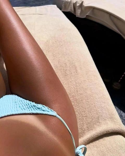 Поцелованные солнцем: почему tan lines нравятся модницам, но ужасают врачей