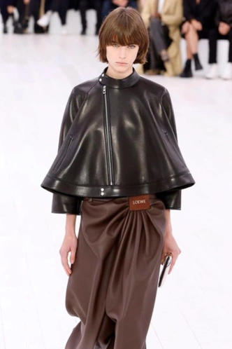 Винтаж Chanel и «детские» кулоны Chloe: гид по украшениям на осень 2025