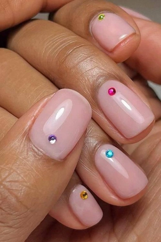 Shine bright like a diamond: самый трендовый маникюр в стиле 90-х
