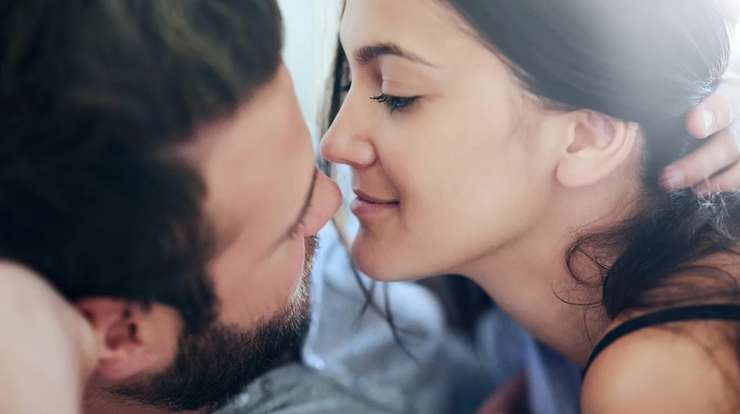 Тепло, горячо, бинго: 5 необычных прелюдий для секса, которые вам точно понравятся