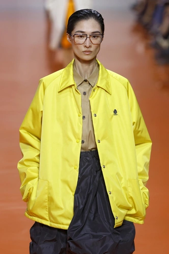 Чем заменить butter yellow и где носить вещи, если не в сумке — отвечает миланская Неделя моды