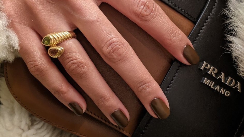 Главные оттенки в маникюре на 2025 год: какие оттенки популярны, минимализм в маникюре, мнение мастера по маникюру