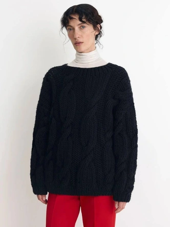 Какой он — идеальный базовый свитер: 33 лучших варианта у российских брендов