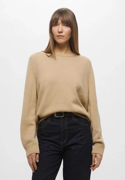 Какой он — идеальный базовый свитер: 33 лучших варианта у российских брендов