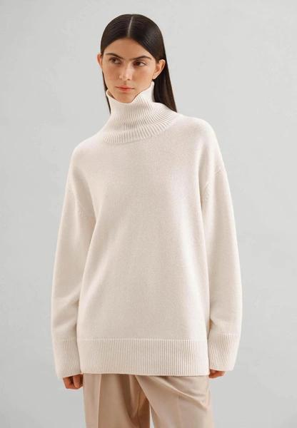 Какой он — идеальный базовый свитер: 33 лучших варианта у российских брендов