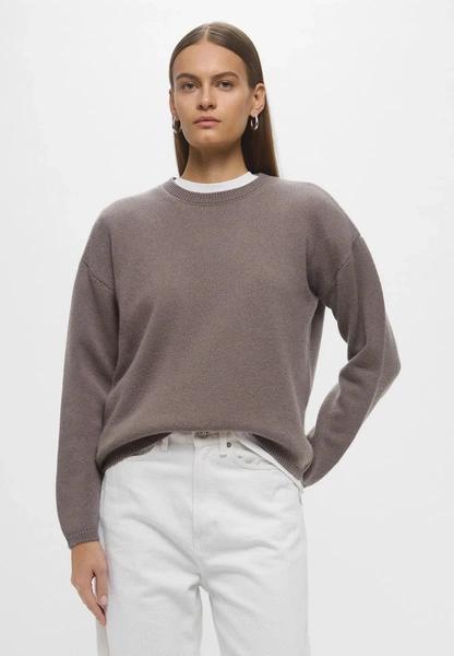 Какой он — идеальный базовый свитер: 33 лучших варианта у российских брендов