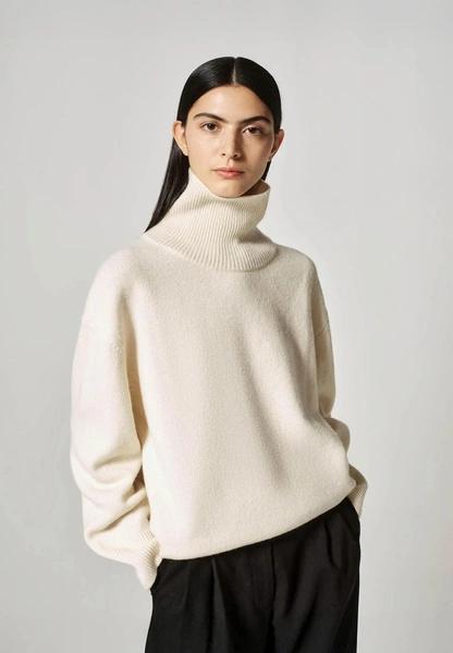 Какой он — идеальный базовый свитер: 33 лучших варианта у российских брендов