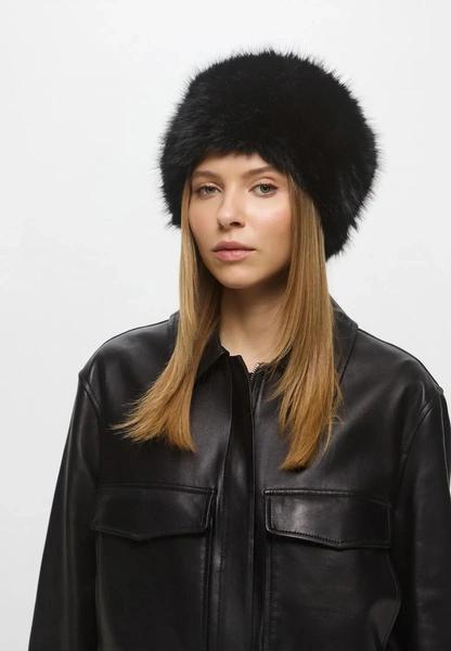 Меховые жилетки снова в тренде, но не те, что мы любили в нулевых