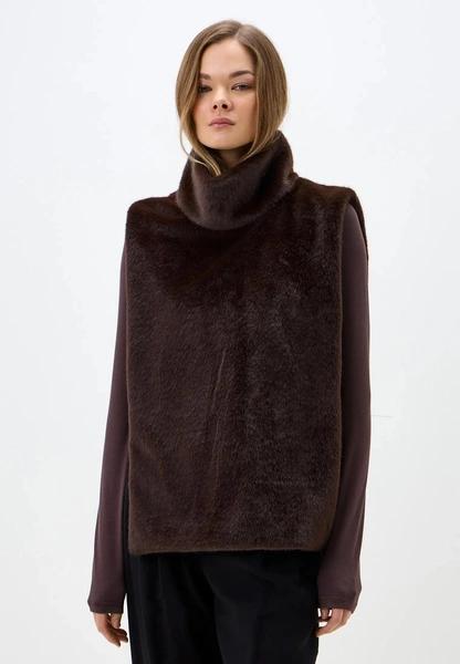 Меховые жилетки снова в тренде, но не те, что мы любили в нулевых