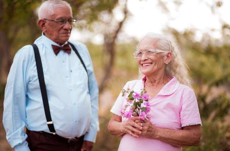 Осенний поцелуй: как убедить пожилую маму снова выйти замуж, зачем это ей и вам