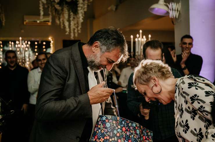 Осенний поцелуй: как убедить пожилую маму снова выйти замуж, зачем это ей и вам