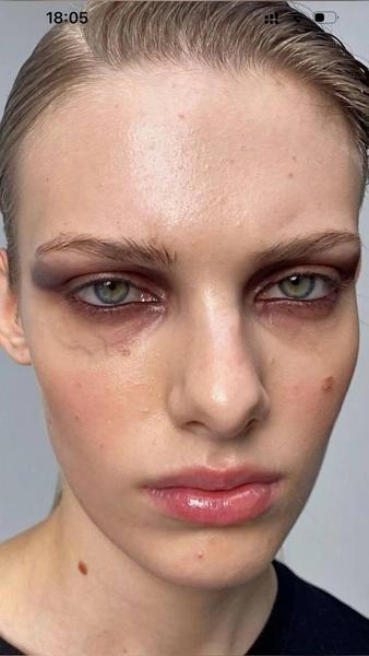 Tired girl: бьюти-тренд из ТикТока, маскирующий последствия осенней хандры