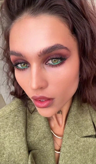 Бордо + оливковый: самый красивый дуэт ноября, который выглядит дорого