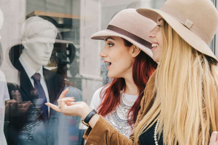 Броско, дорого, но надо брать: какая неведомая сила движет нами во время шопинга