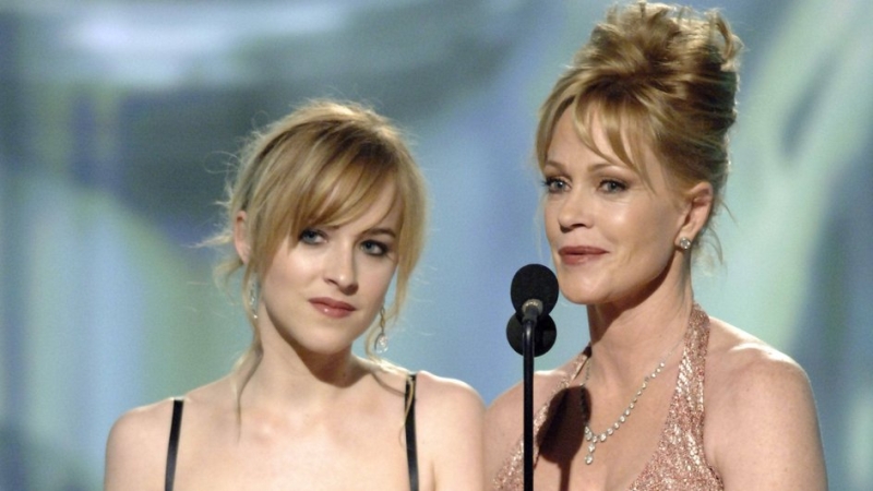 Дакота Джонсон до пластики: как выглядела дочь Мелани Гриффит до пластической операции, фото