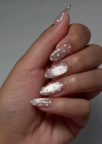 Денежный маникюр на декабрь 2025: привлекаем удачу в последние недели года