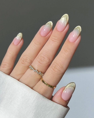 Денежный маникюр на декабрь 2025: привлекаем удачу в последние недели года