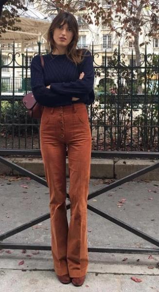 Эти велюровые брюки заменят вам джинсы на зиму: где купить и как правильно стилизовать