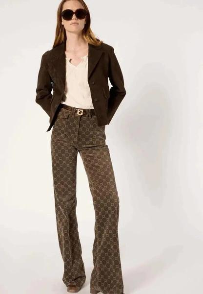 Эти велюровые брюки заменят вам джинсы на зиму: где купить и как правильно стилизовать