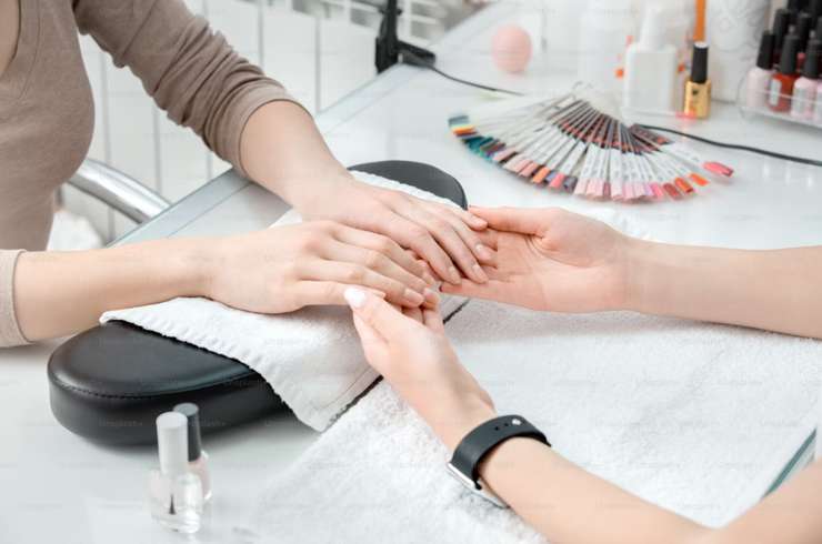 Фен против стресса: как визит к мастеру возвращает вкус к жизни