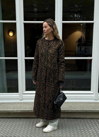 Главная покупка сезона: леопардовое пальто, которое носят самые модные девушки